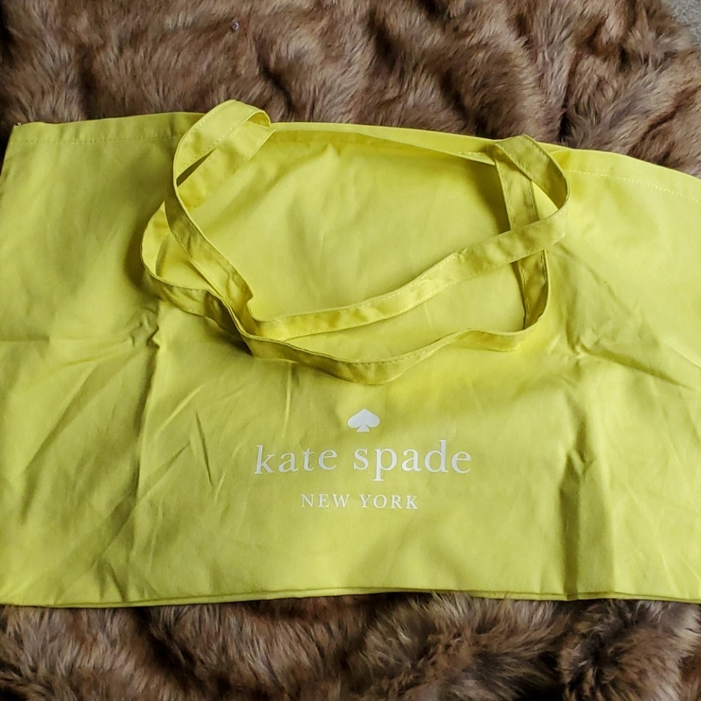 Kate spade HOST PICK   Xl large tote have 3 left  free gifts 🎁 bagged